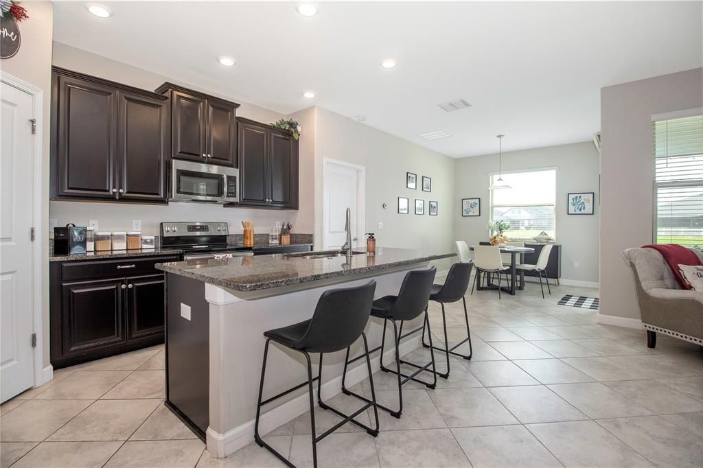 На продажу: $380,000 (3 спален, 2 ванн, 1732 Квадратных фут)