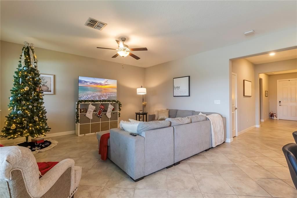 На продажу: $380,000 (3 спален, 2 ванн, 1732 Квадратных фут)