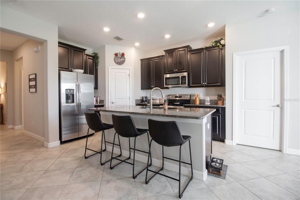 На продажу: $380,000 (3 спален, 2 ванн, 1732 Квадратных фут)