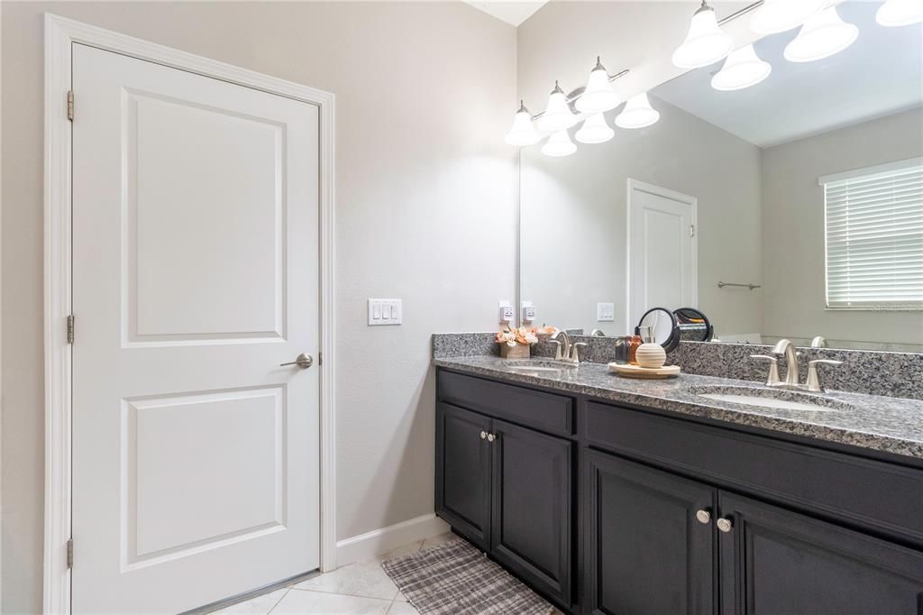 На продажу: $380,000 (3 спален, 2 ванн, 1732 Квадратных фут)