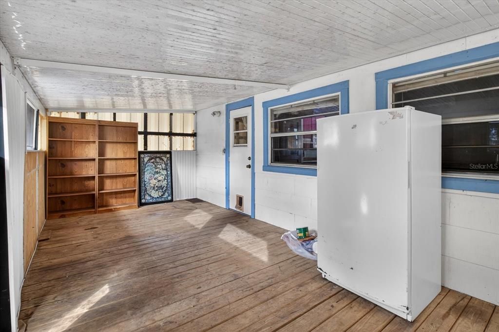 For Sale: $260,000 (2 beds, 1 baths, 552 Square Feet)