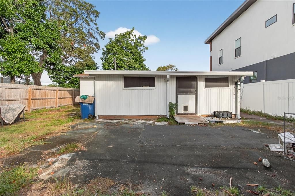 For Sale: $260,000 (2 beds, 1 baths, 552 Square Feet)