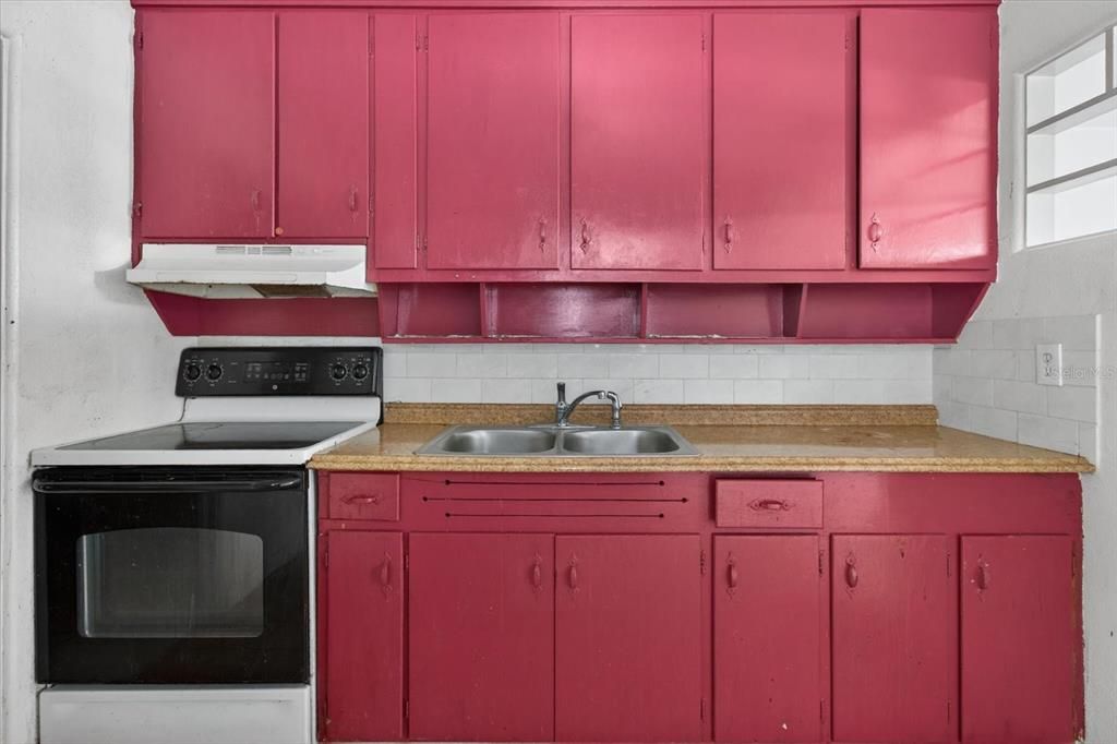 For Sale: $260,000 (2 beds, 1 baths, 552 Square Feet)