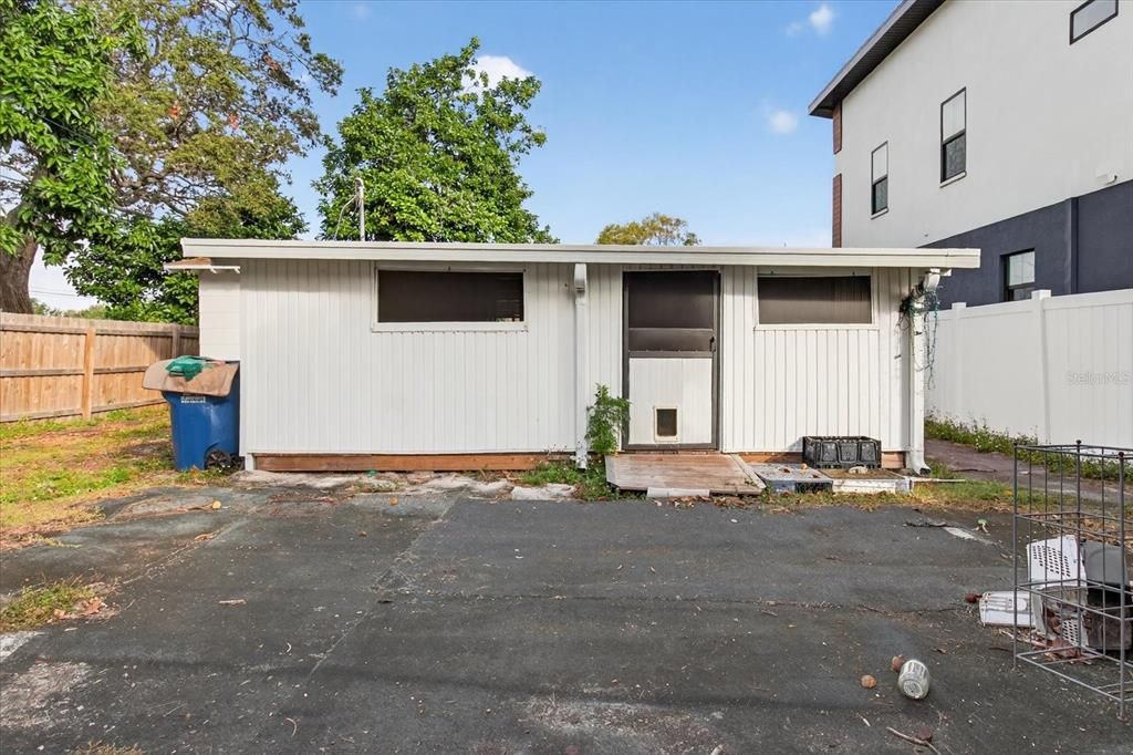 For Sale: $260,000 (2 beds, 1 baths, 552 Square Feet)