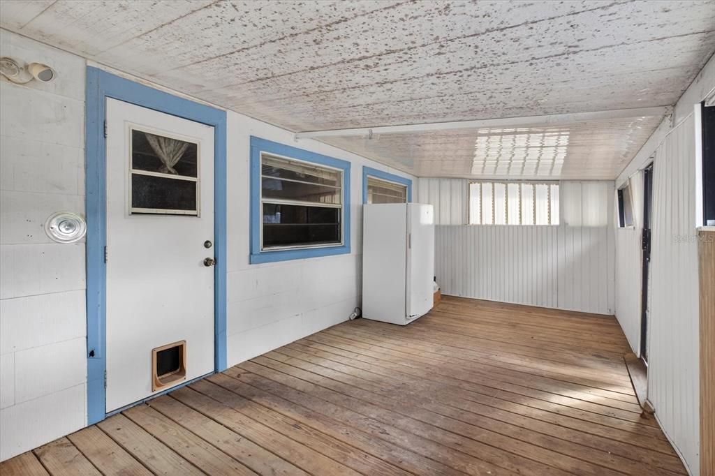 For Sale: $260,000 (2 beds, 1 baths, 552 Square Feet)