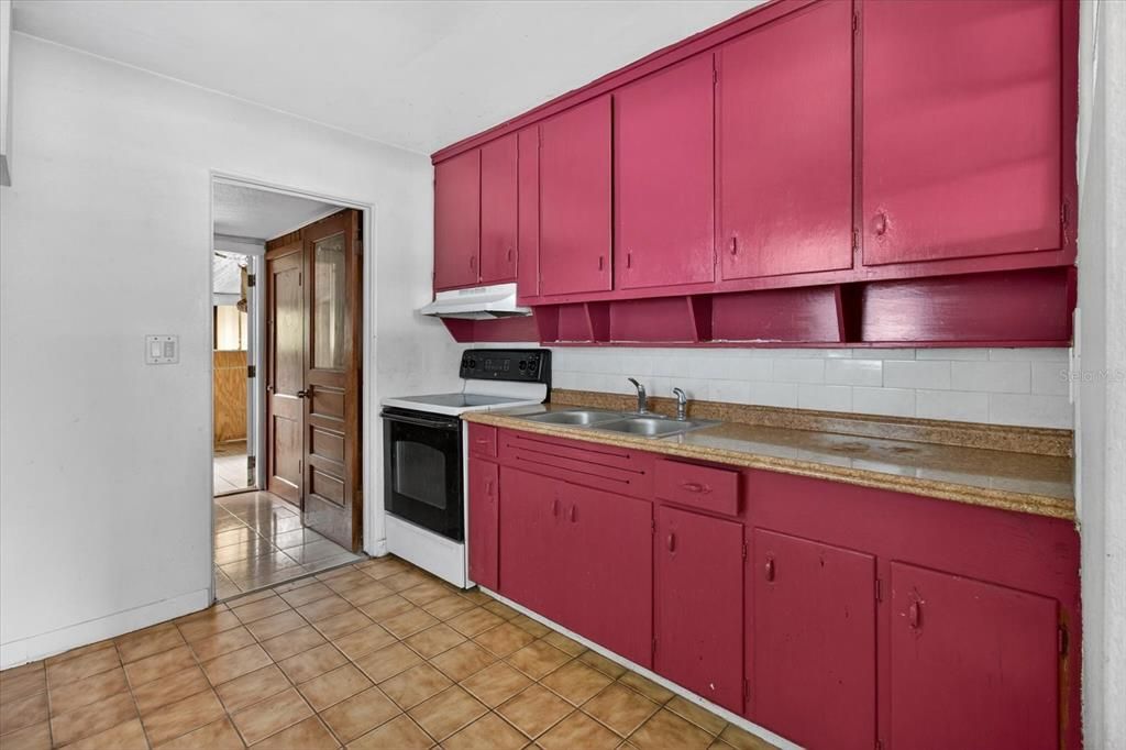 For Sale: $260,000 (2 beds, 1 baths, 552 Square Feet)