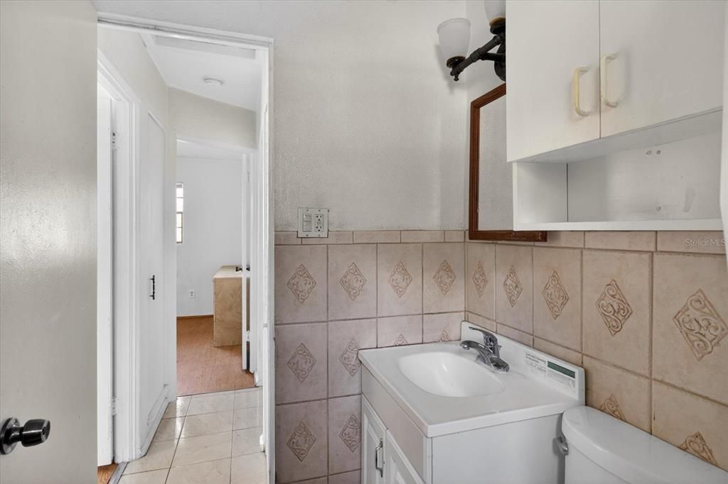 For Sale: $260,000 (2 beds, 1 baths, 552 Square Feet)