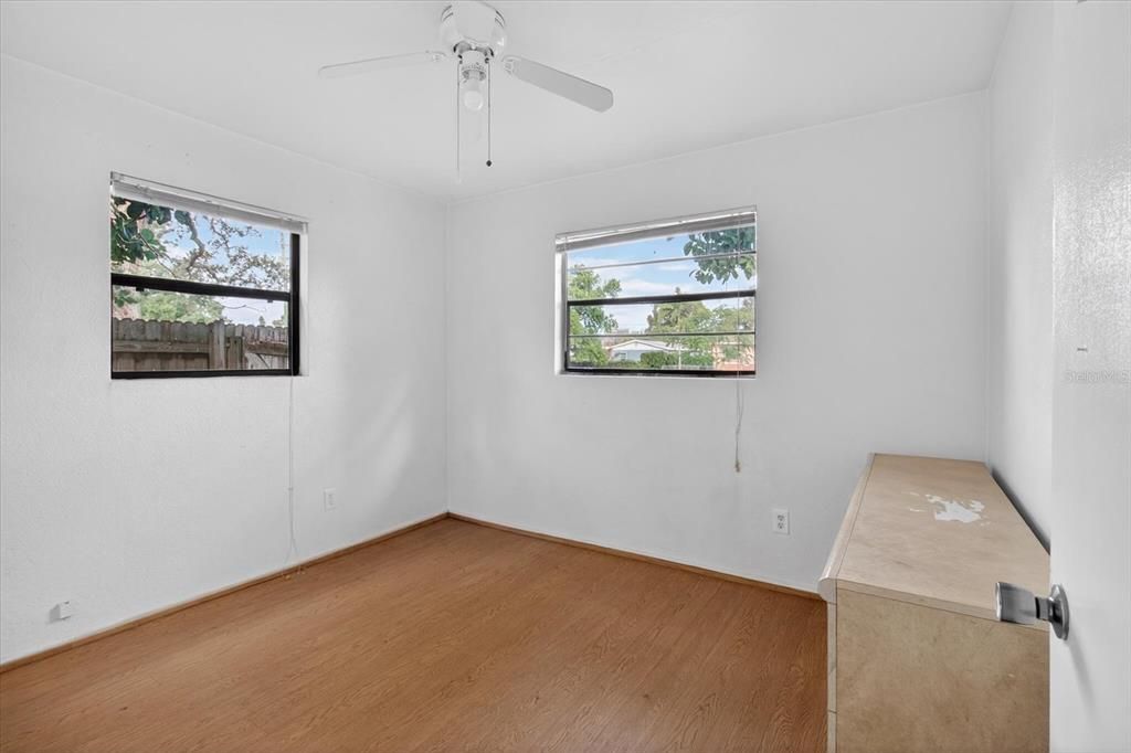 For Sale: $260,000 (2 beds, 1 baths, 552 Square Feet)