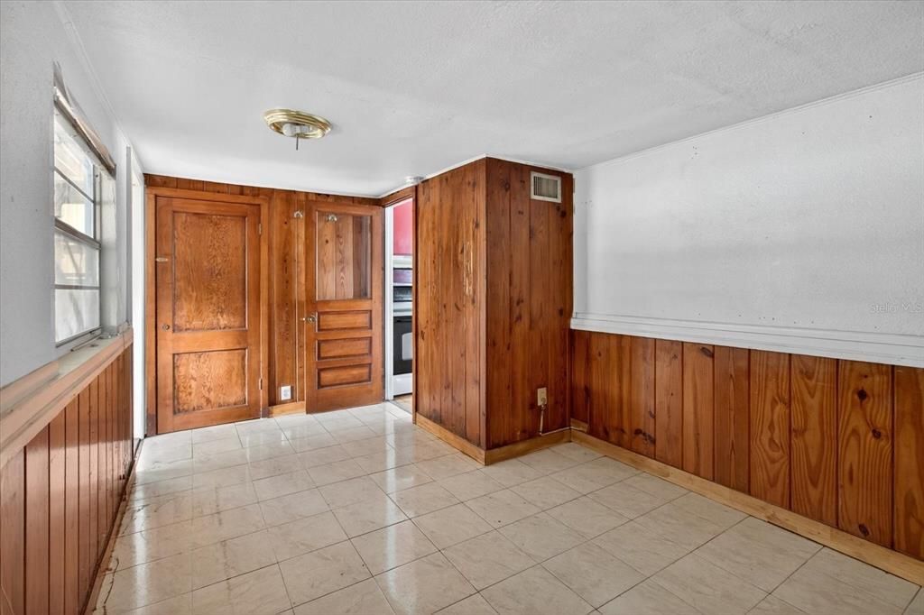 For Sale: $260,000 (2 beds, 1 baths, 552 Square Feet)