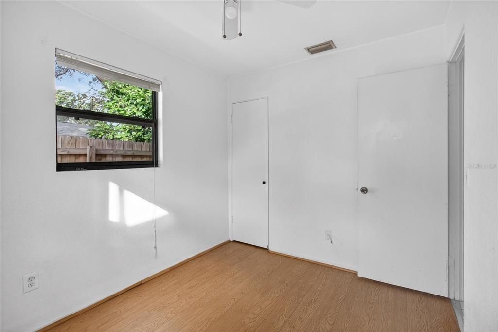 For Sale: $260,000 (2 beds, 1 baths, 552 Square Feet)