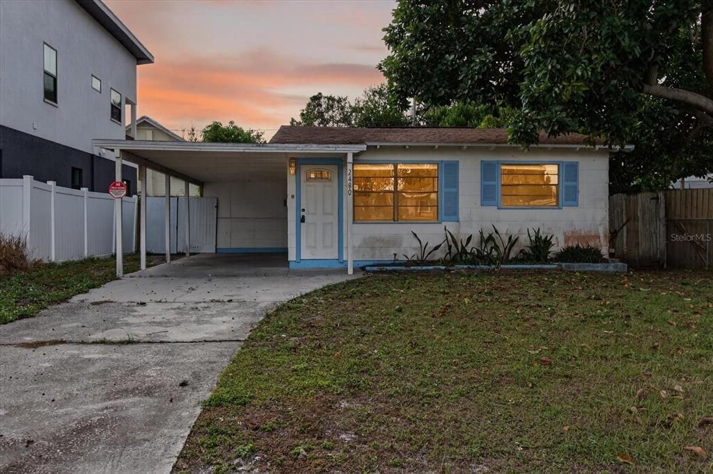 For Sale: $260,000 (2 beds, 1 baths, 552 Square Feet)