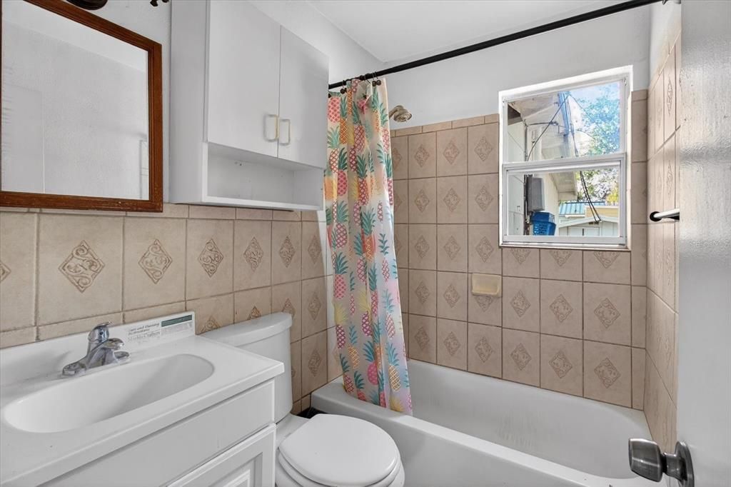 For Sale: $260,000 (2 beds, 1 baths, 552 Square Feet)