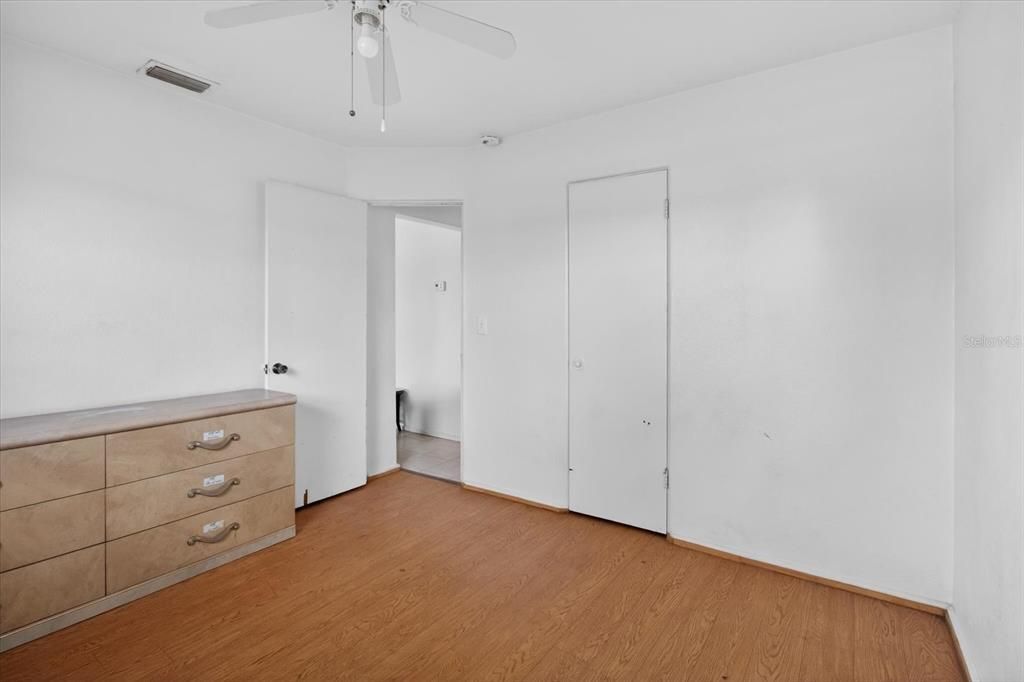 For Sale: $260,000 (2 beds, 1 baths, 552 Square Feet)