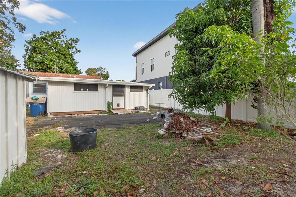 For Sale: $260,000 (2 beds, 1 baths, 552 Square Feet)