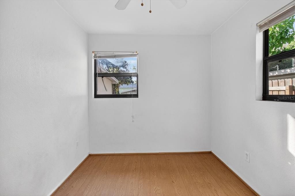 For Sale: $260,000 (2 beds, 1 baths, 552 Square Feet)