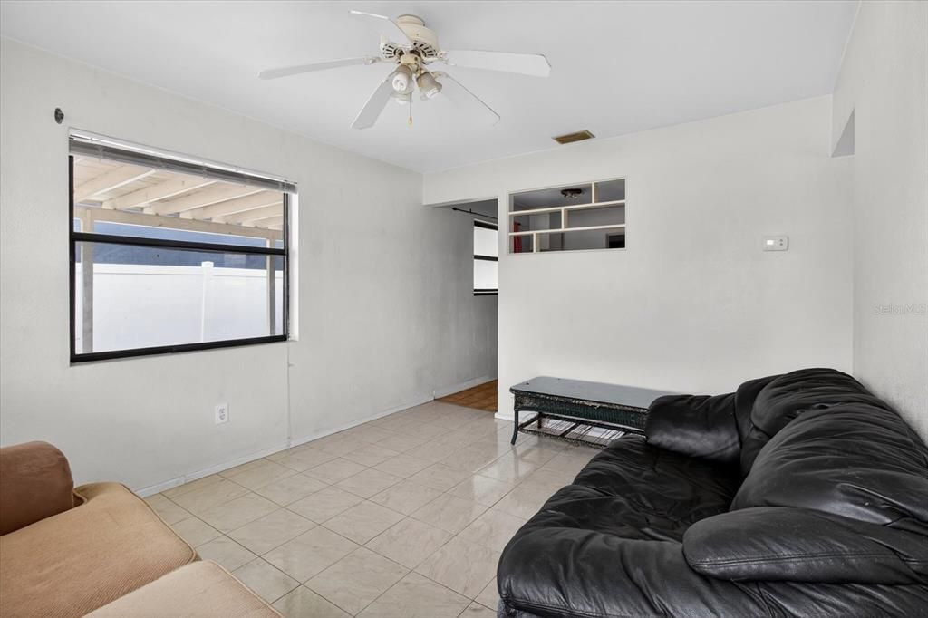 For Sale: $260,000 (2 beds, 1 baths, 552 Square Feet)