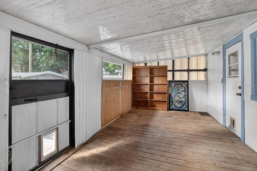 For Sale: $260,000 (2 beds, 1 baths, 552 Square Feet)