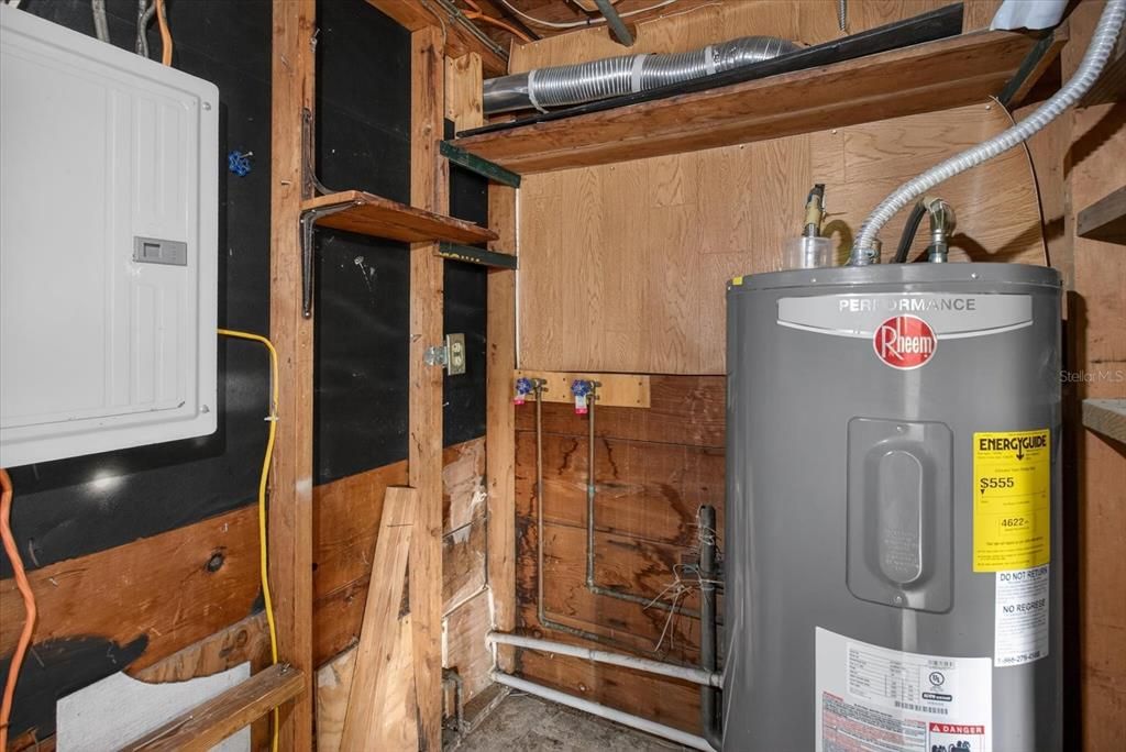 For Sale: $260,000 (2 beds, 1 baths, 552 Square Feet)