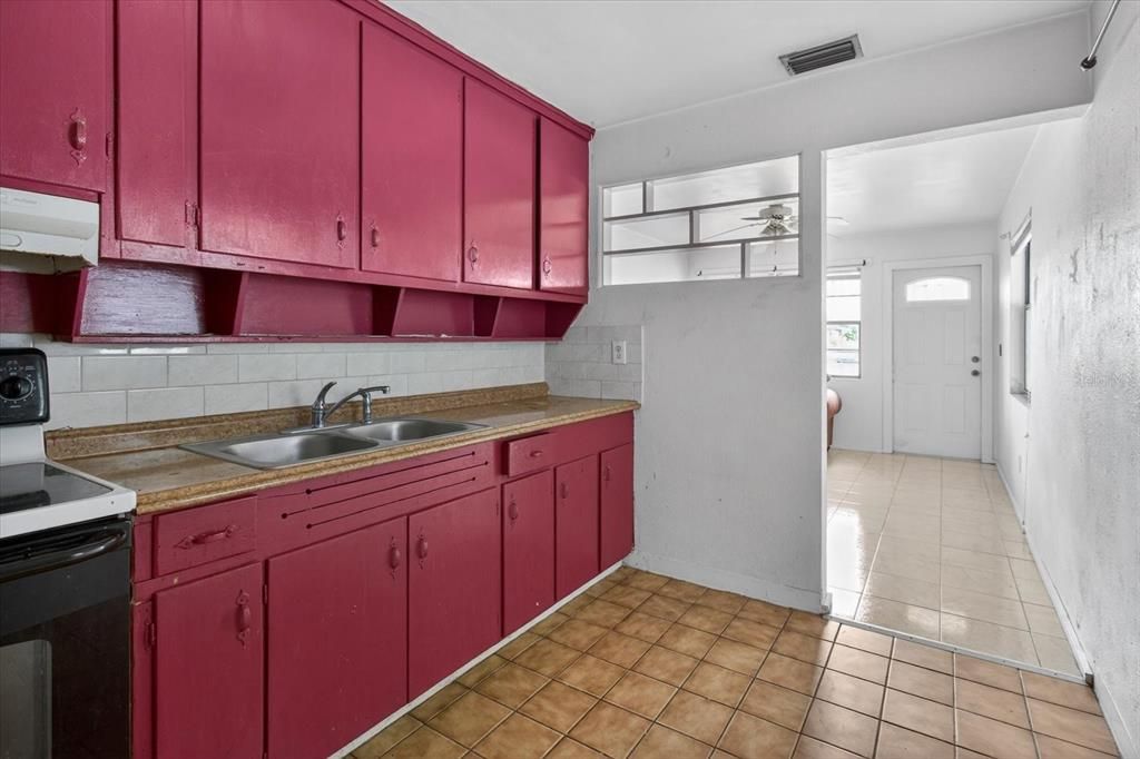 For Sale: $260,000 (2 beds, 1 baths, 552 Square Feet)