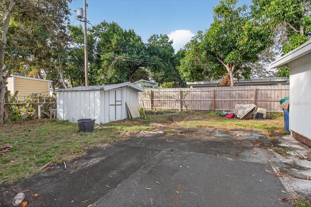 For Sale: $260,000 (2 beds, 1 baths, 552 Square Feet)