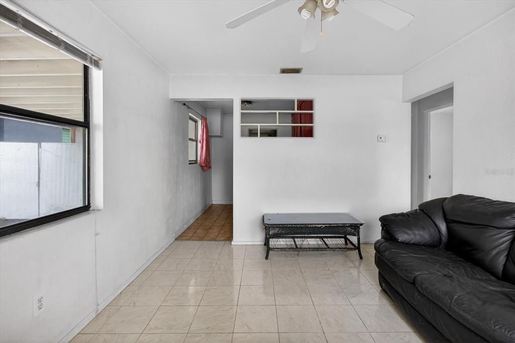 For Sale: $260,000 (2 beds, 1 baths, 552 Square Feet)