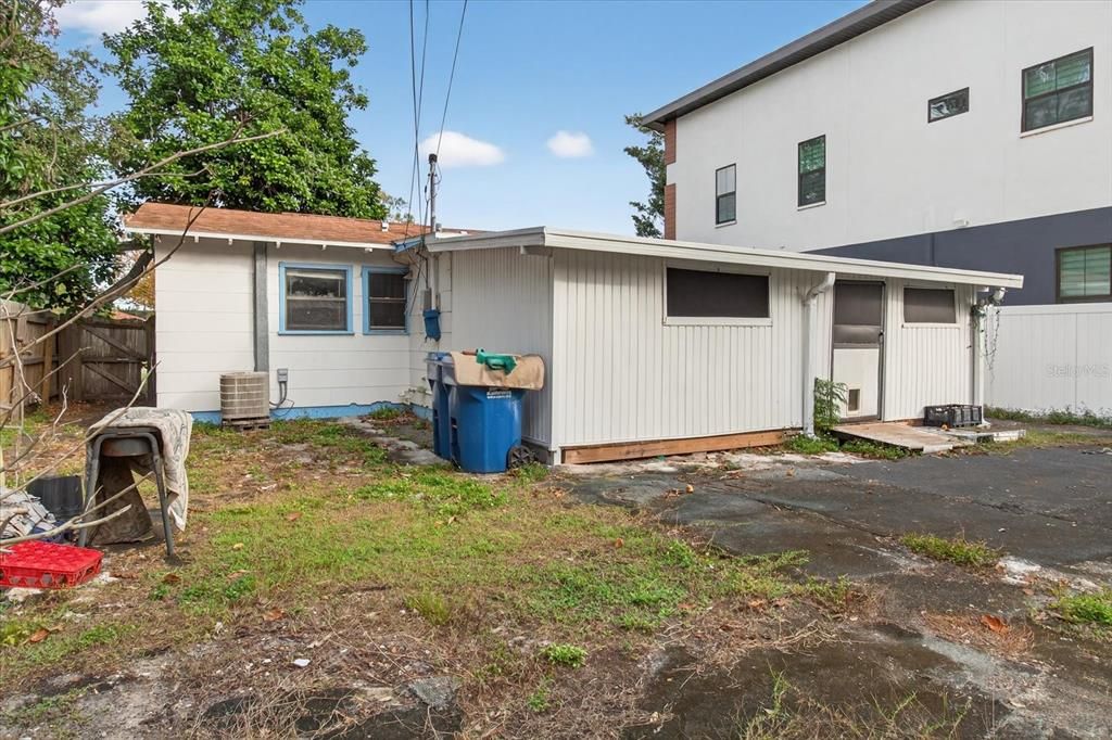 For Sale: $260,000 (2 beds, 1 baths, 552 Square Feet)