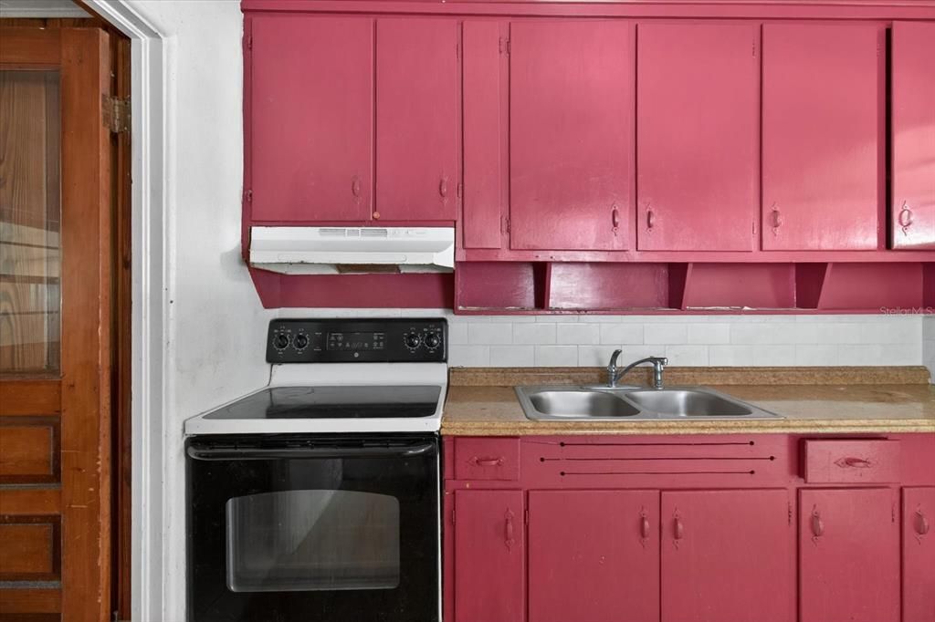 For Sale: $260,000 (2 beds, 1 baths, 552 Square Feet)