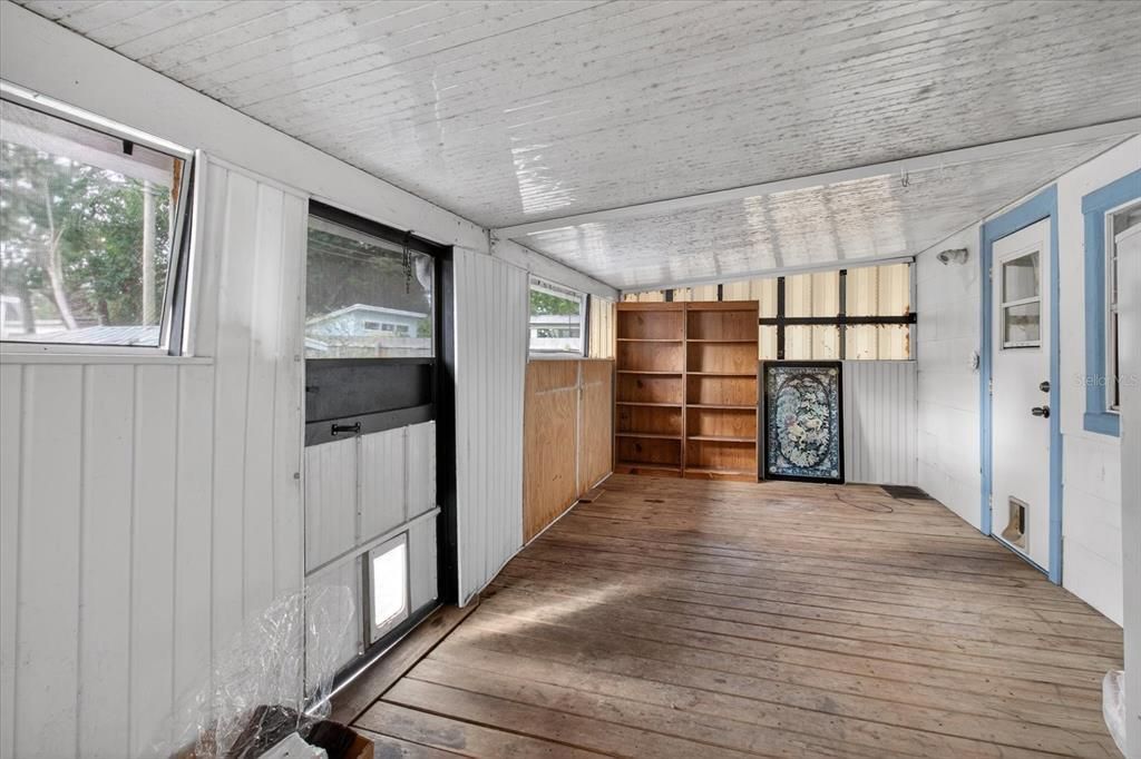 For Sale: $260,000 (2 beds, 1 baths, 552 Square Feet)