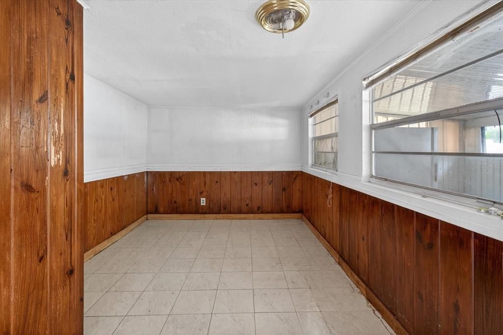 For Sale: $260,000 (2 beds, 1 baths, 552 Square Feet)