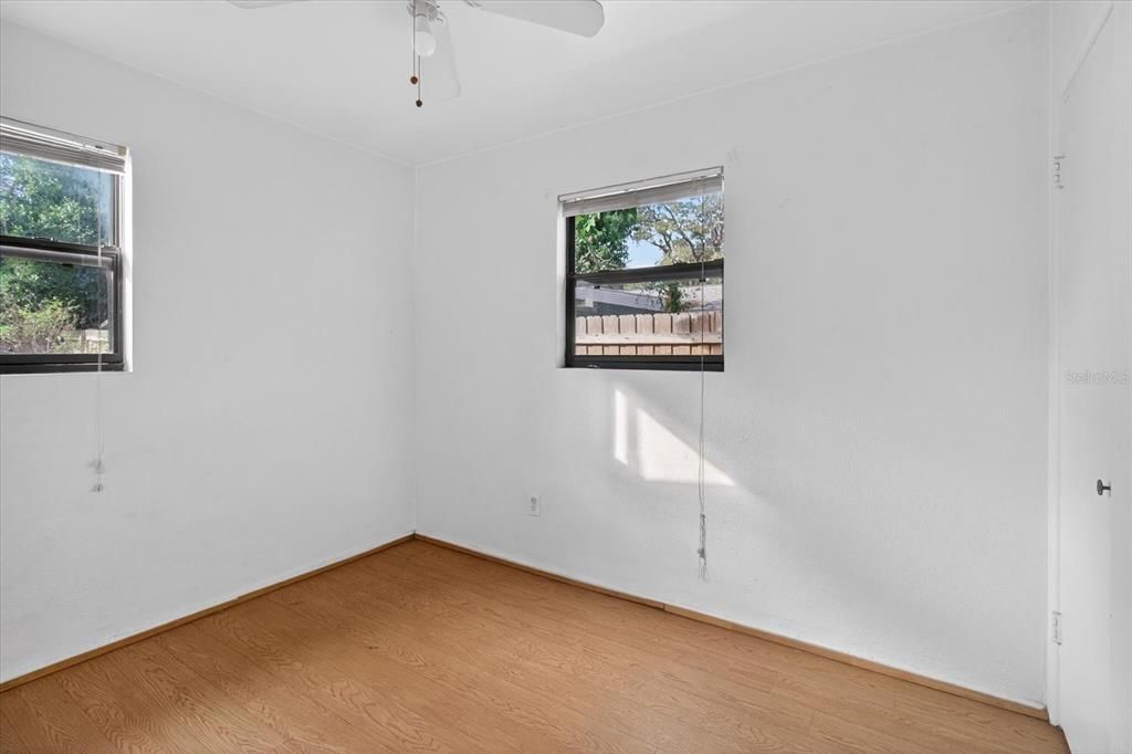 For Sale: $260,000 (2 beds, 1 baths, 552 Square Feet)