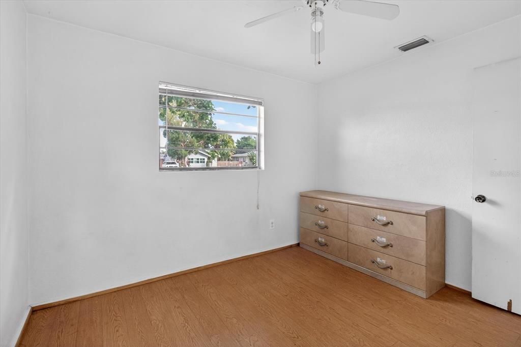 For Sale: $260,000 (2 beds, 1 baths, 552 Square Feet)