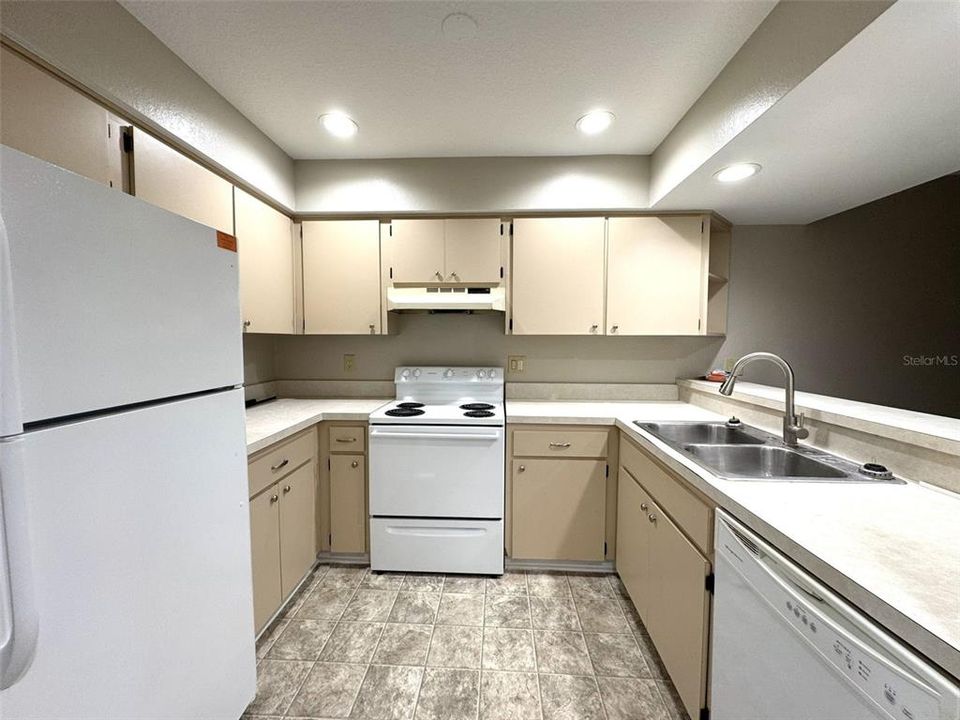 出租: $1,400 (2 贝兹, 2 浴室, 1230 平方英尺)