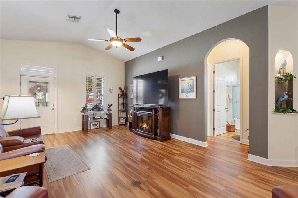 待售: $525,500 (3 贝兹, 2 浴室, 1988 平方英尺)