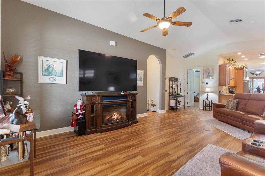 待售: $525,500 (3 贝兹, 2 浴室, 1988 平方英尺)