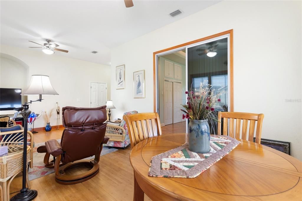 待售: $525,500 (3 贝兹, 2 浴室, 1988 平方英尺)