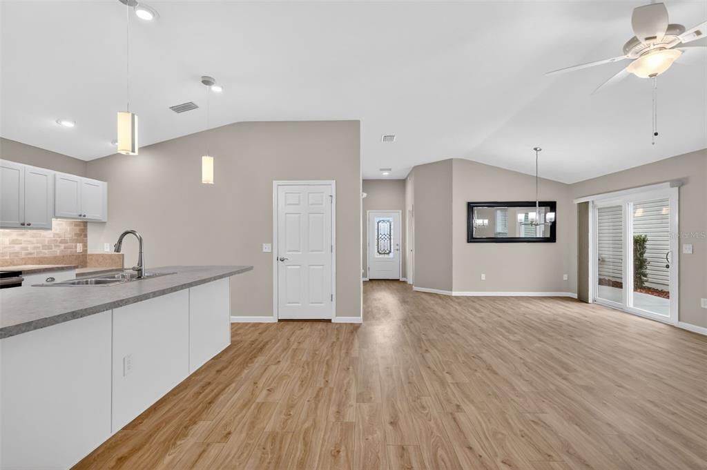 For Sale: $325,000 (3 beds, 2 baths, 1426 Square Feet)