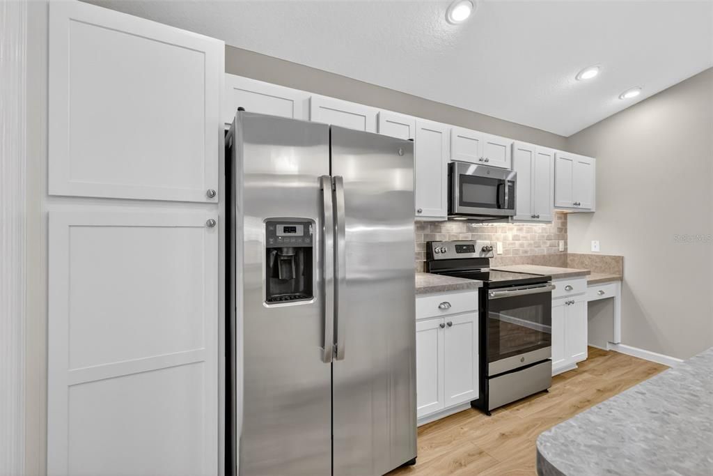 For Sale: $325,000 (3 beds, 2 baths, 1426 Square Feet)