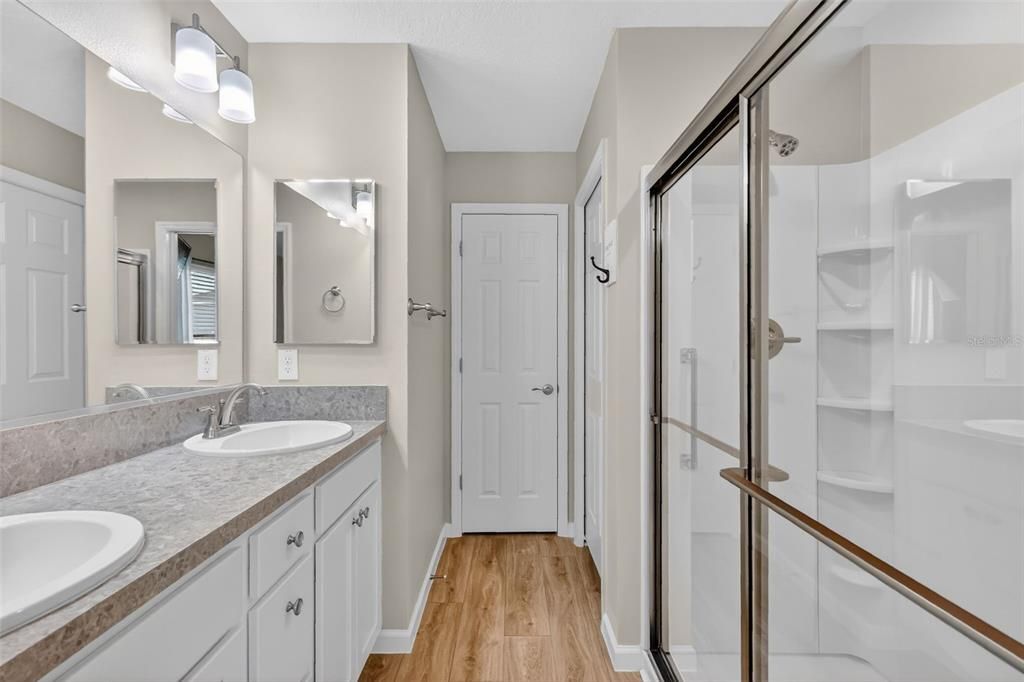 For Sale: $325,000 (3 beds, 2 baths, 1426 Square Feet)