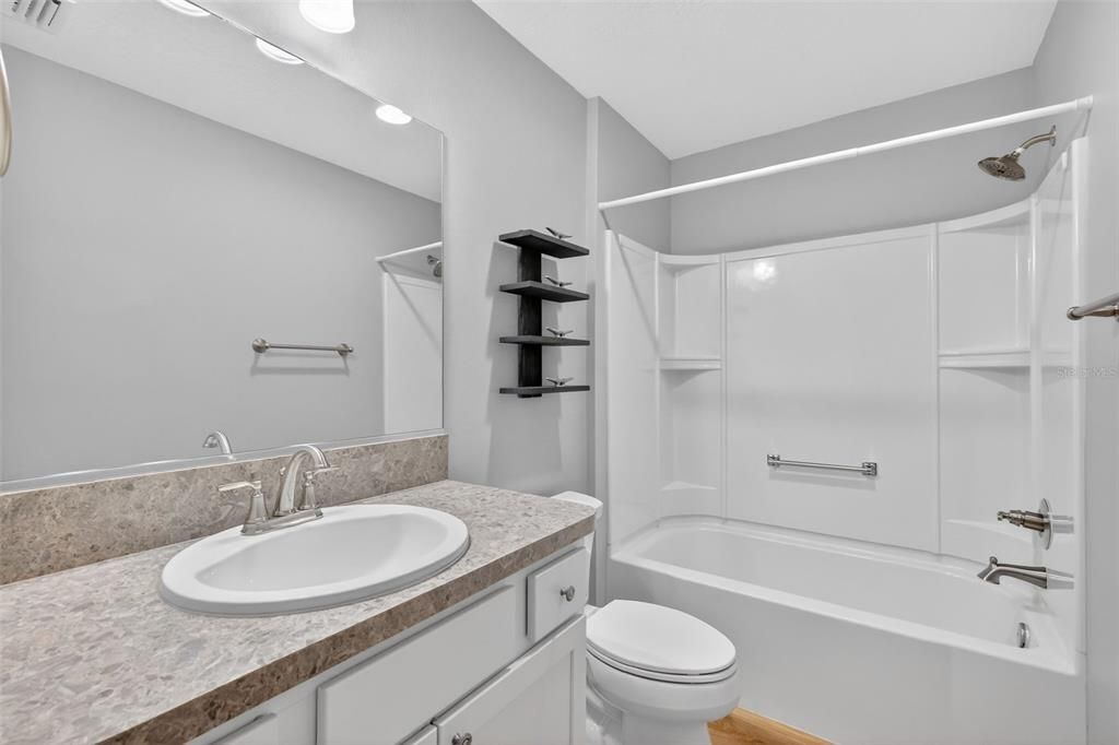 For Sale: $325,000 (3 beds, 2 baths, 1426 Square Feet)