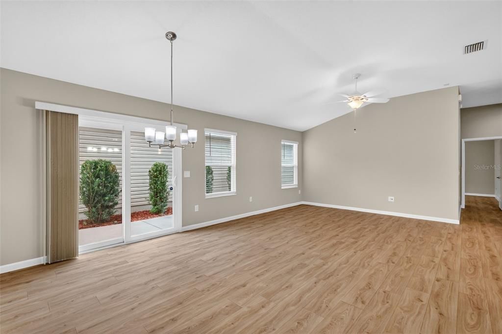 For Sale: $325,000 (3 beds, 2 baths, 1426 Square Feet)