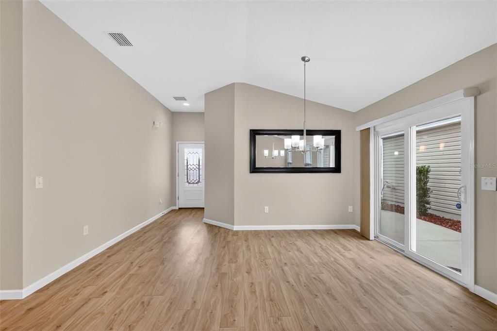 For Sale: $325,000 (3 beds, 2 baths, 1426 Square Feet)