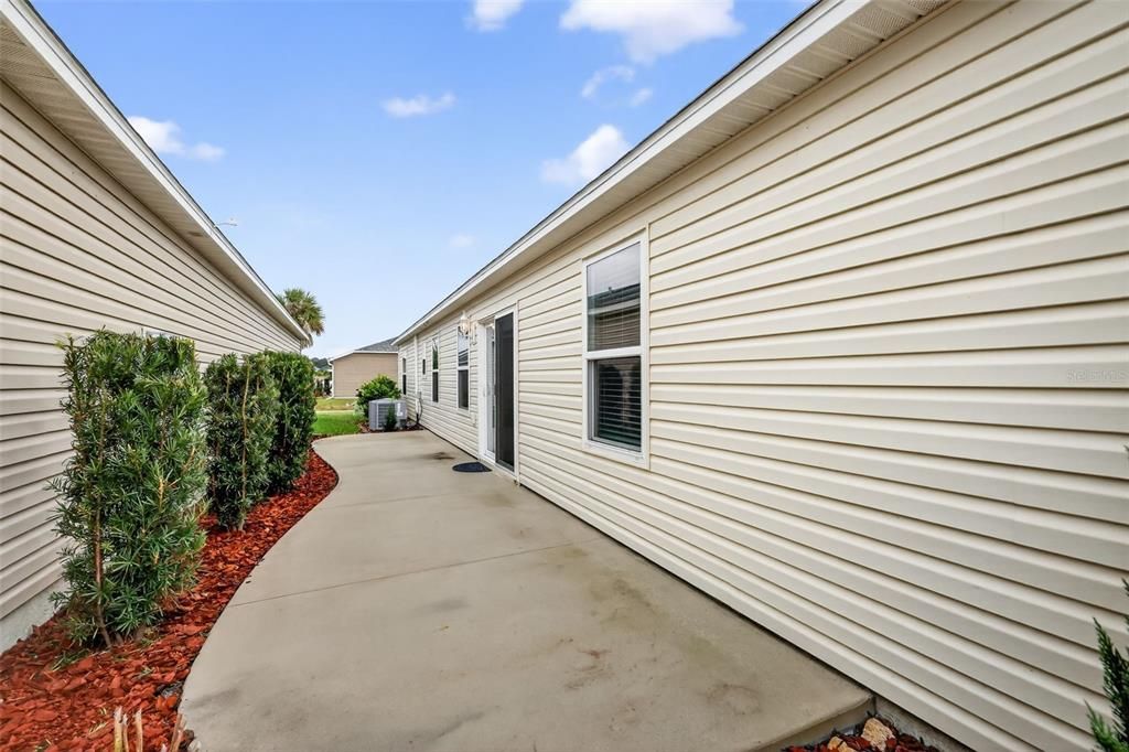 For Sale: $325,000 (3 beds, 2 baths, 1426 Square Feet)