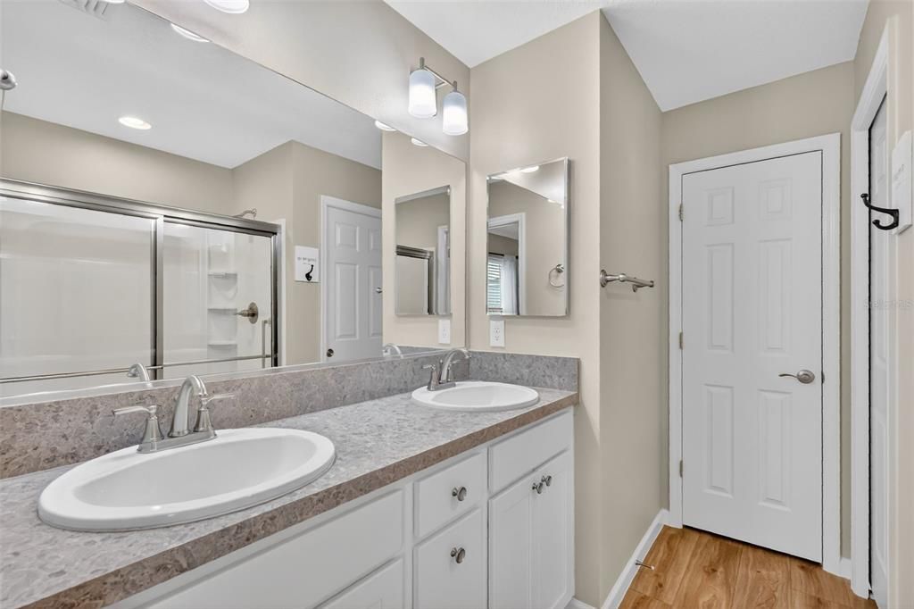 For Sale: $325,000 (3 beds, 2 baths, 1426 Square Feet)