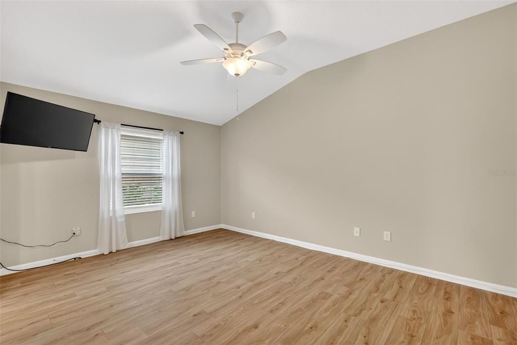 For Sale: $325,000 (3 beds, 2 baths, 1426 Square Feet)