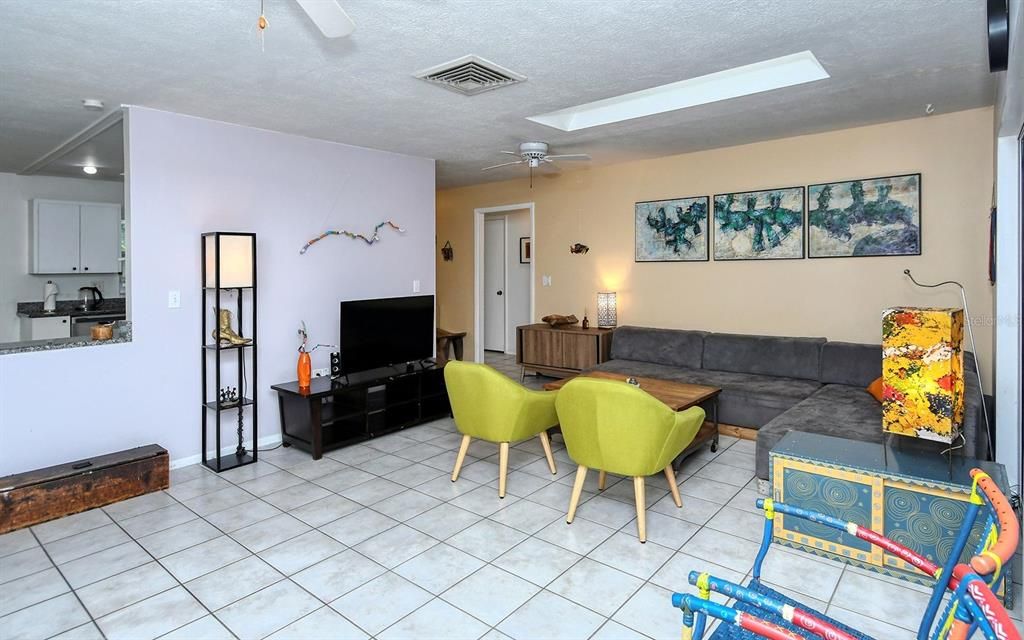 En Venta: $374,900 (3 camas, 2 baños, 1427 Pies cuadrados)