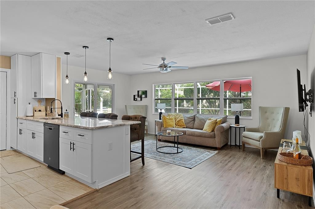 待售: $465,000 (2 贝兹, 2 浴室, 1388 平方英尺)