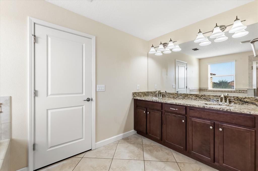 待售: $449,000 (4 贝兹, 2 浴室, 2594 平方英尺)