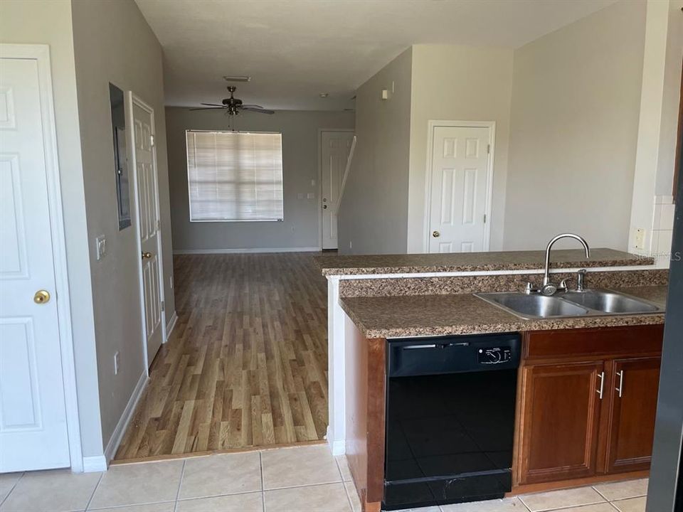 出租: $2,150 (2 贝兹, 2 浴室, 1216 平方英尺)