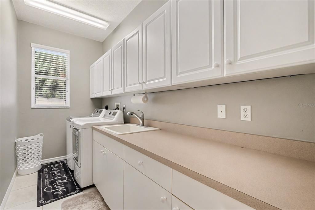 For Sale: $469,900 (3 beds, 2 baths, 2009 Square Feet)