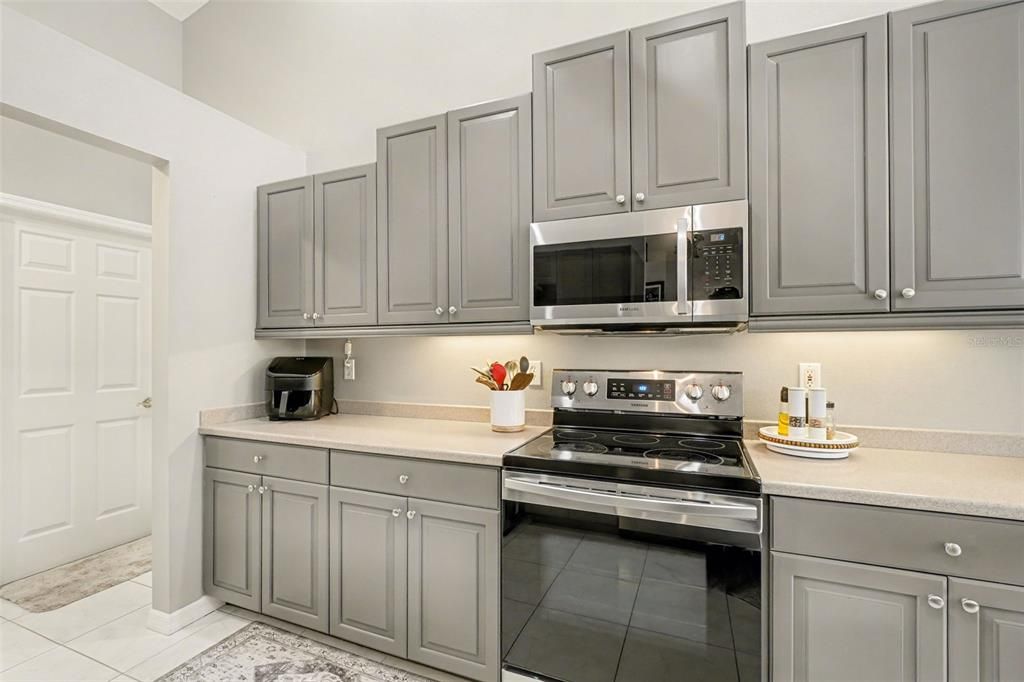 For Sale: $469,900 (3 beds, 2 baths, 2009 Square Feet)